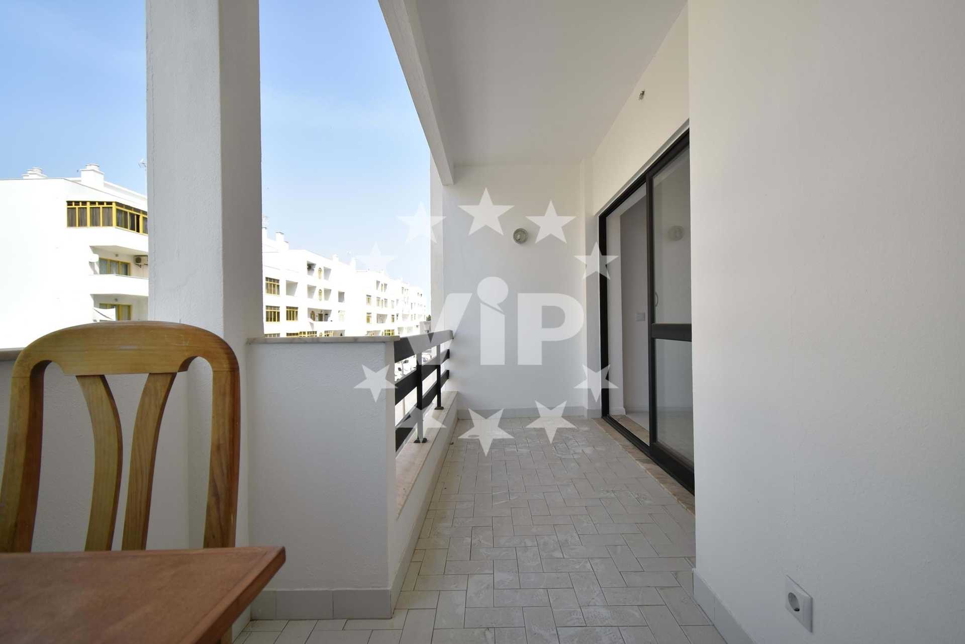 Condominium in Quarteira, Faro District 11662822