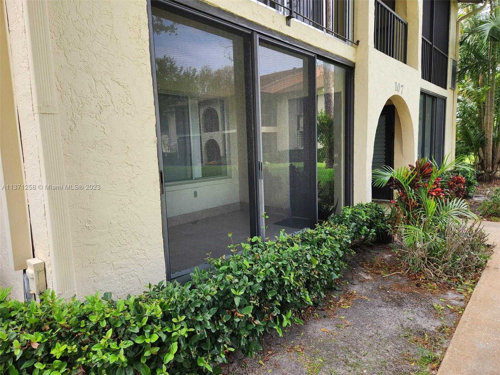 Condominium in Groenacres, Florida 11663084