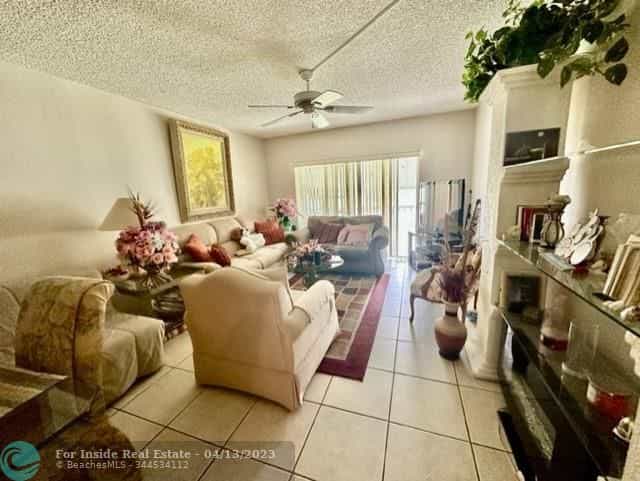 Condomínio no Hillsboro Pines, Florida 11663087