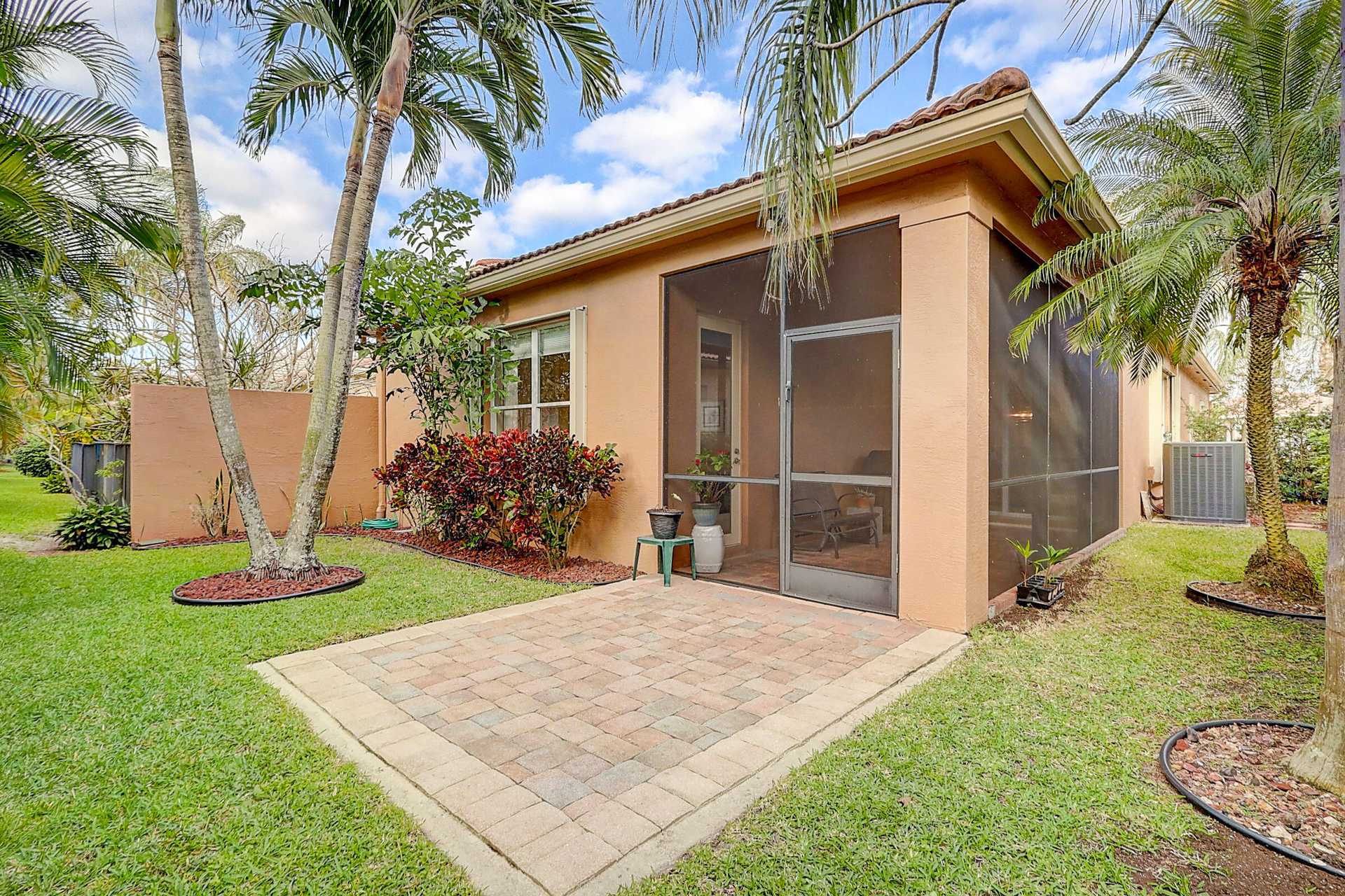 House in Palm Beach Gardens, Florida 11663118
