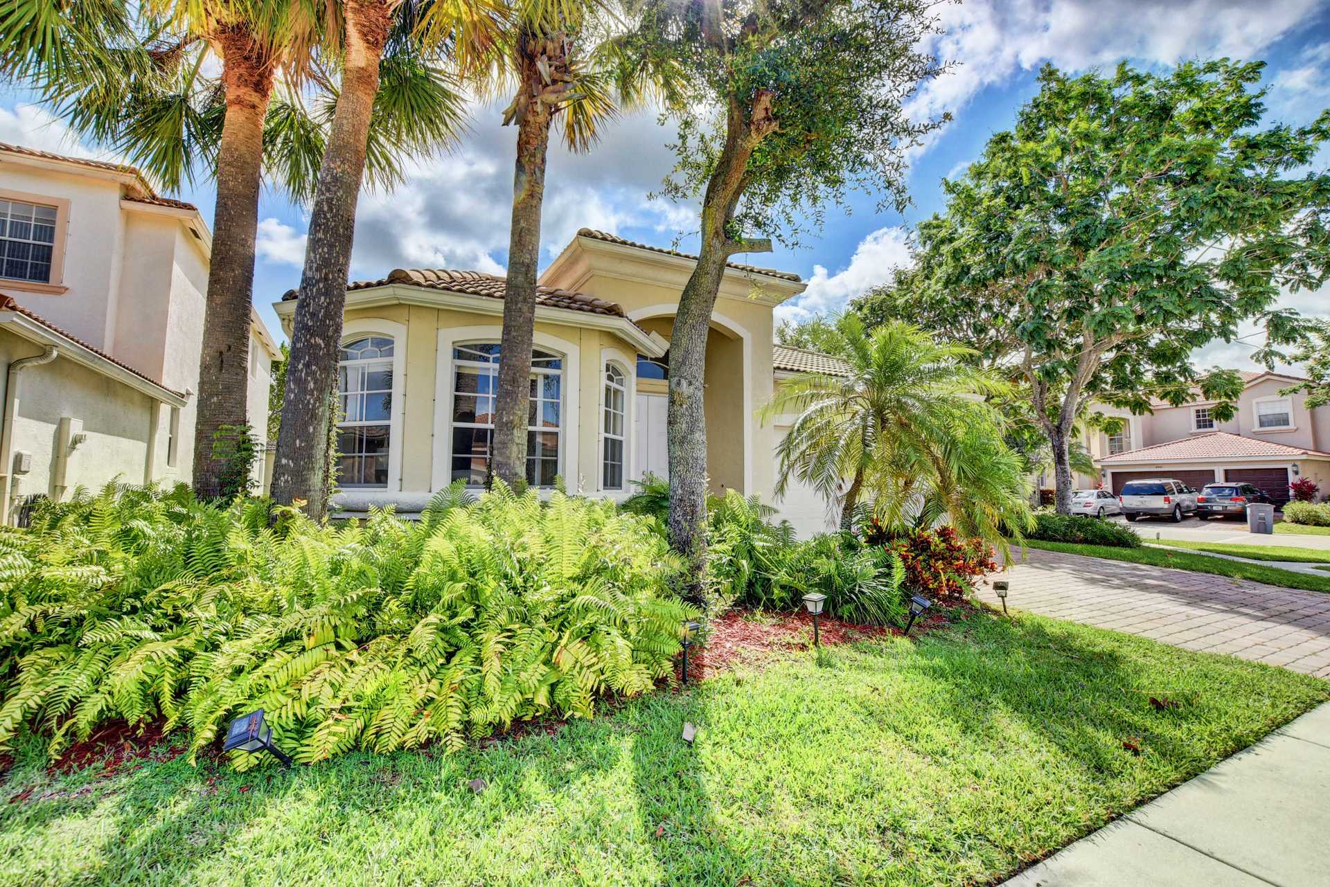 House in Lake Worth, Florida 11663124