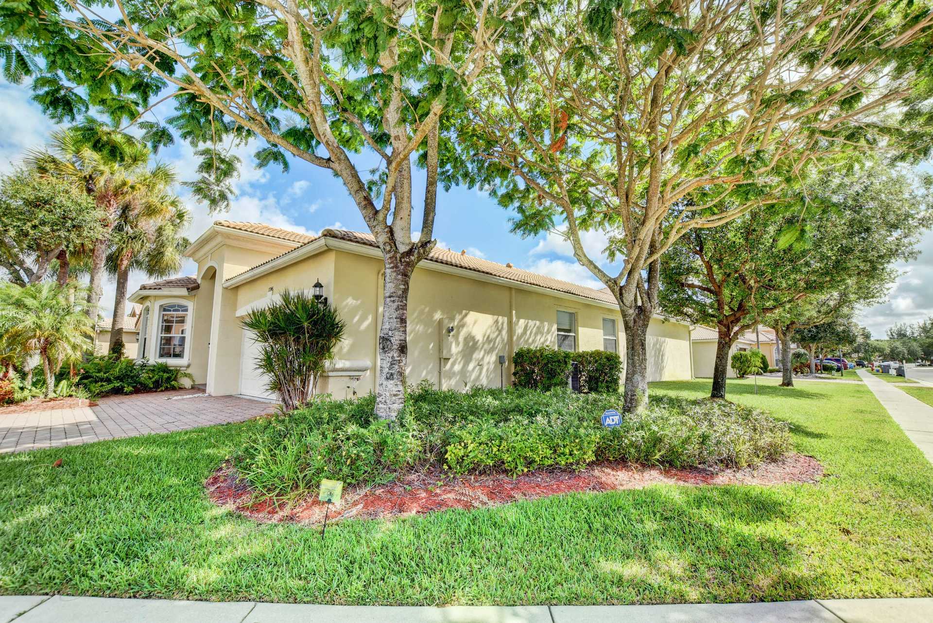 House in Lake Worth, Florida 11663124
