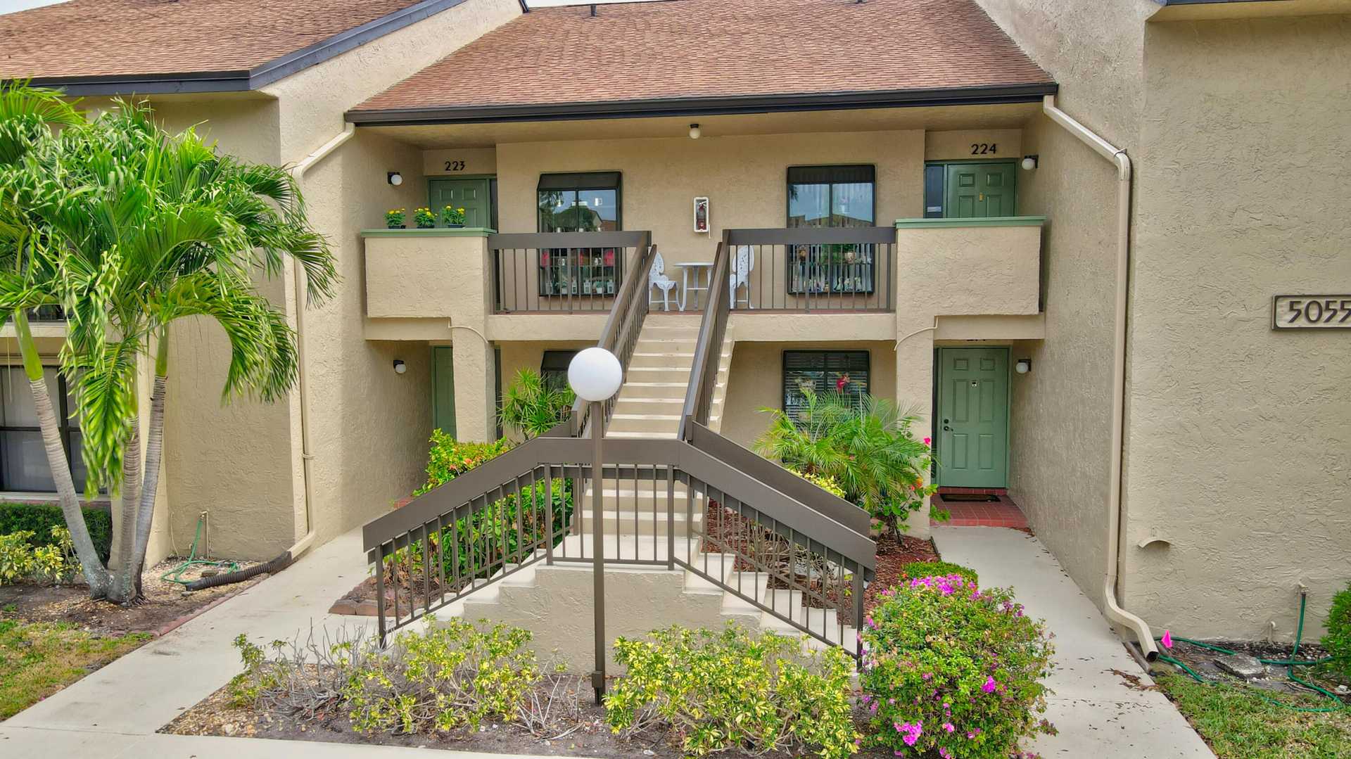 Condominium in County Club Acres, Florida 11663128