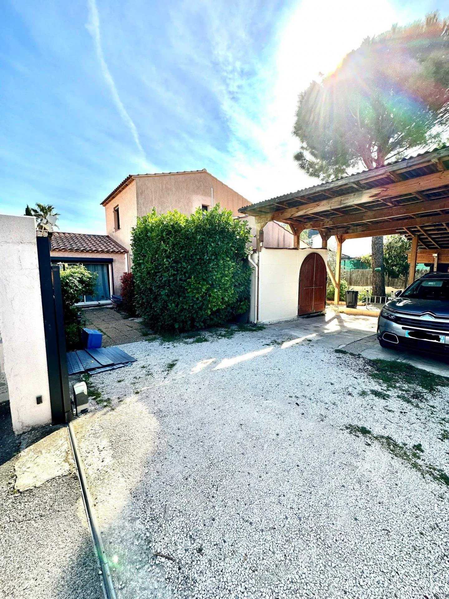 House in Cuers, Provence-Alpes-Cote d'Azur 11663184
