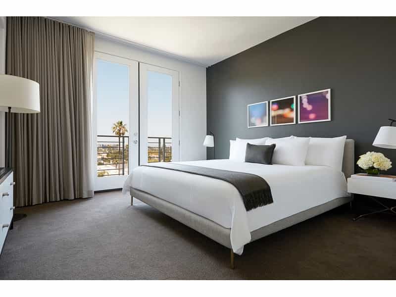 Condominium in Beverly Hills, California 11669400