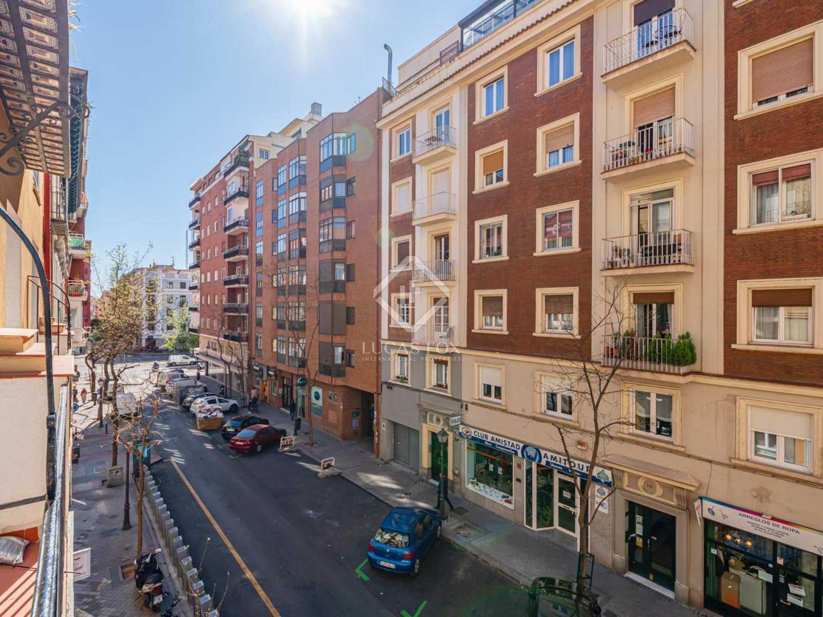 Condominium in Madrid, Comunidad de Madrid 11669494