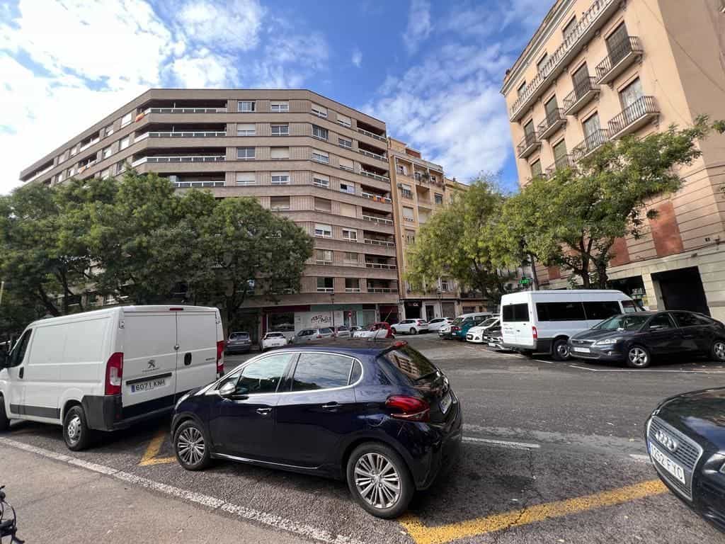 Condominium in Valencia, Comunidad Valenciana 11669864