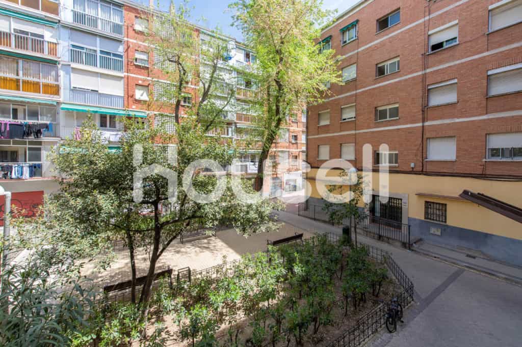 Condominium in Madrid, Comunidad de Madrid 11669917