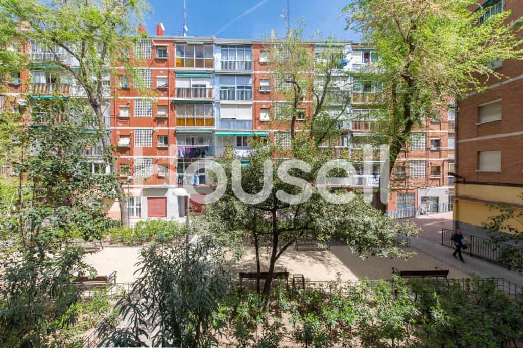 Condominium in Madrid, Comunidad de Madrid 11669917