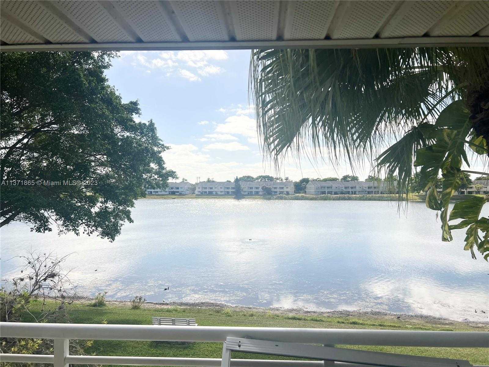 بيت في Lauderdale Lakes, Florida 11669944