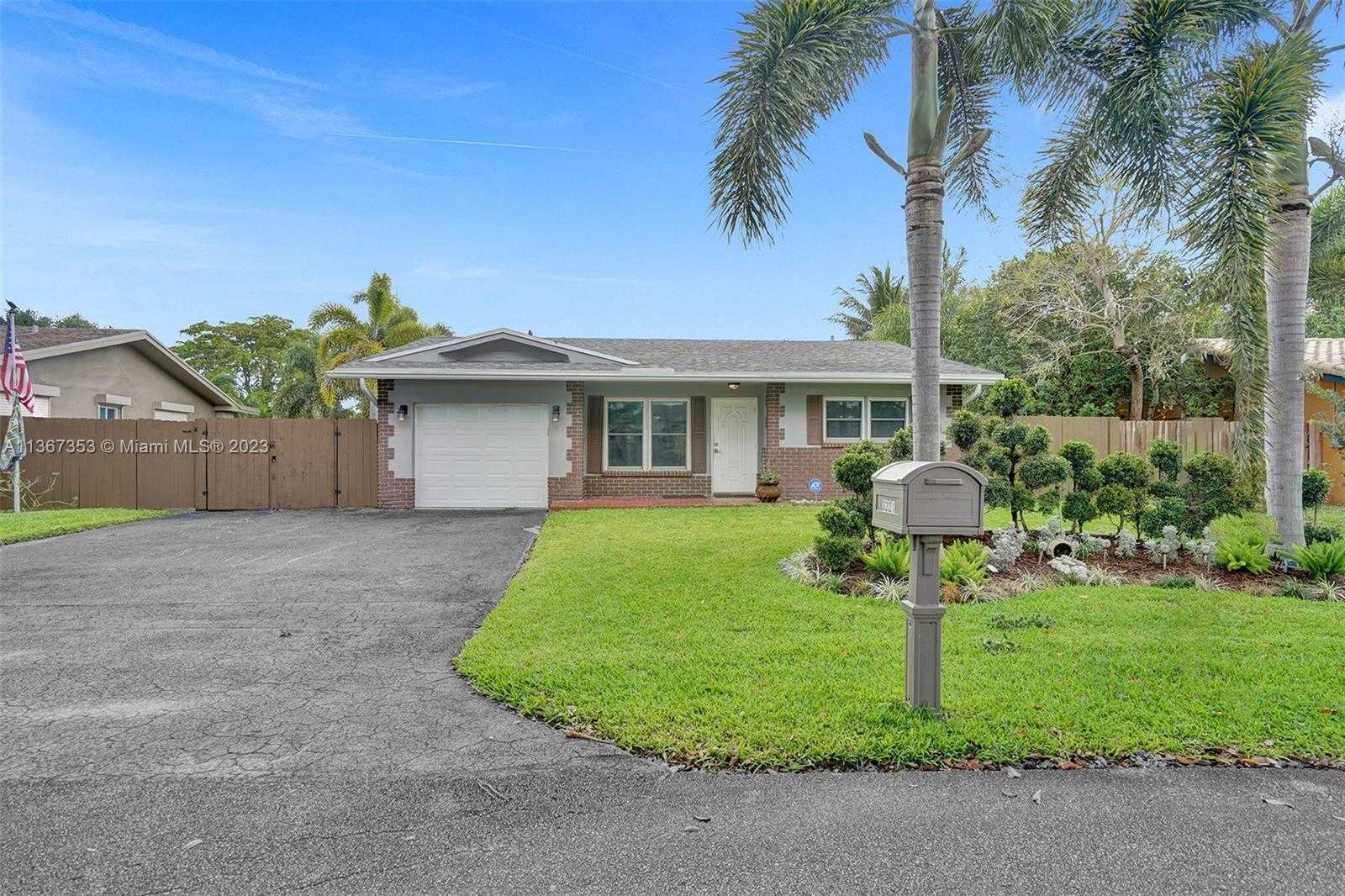 House in Sabal Palms Estates, Florida 11669954