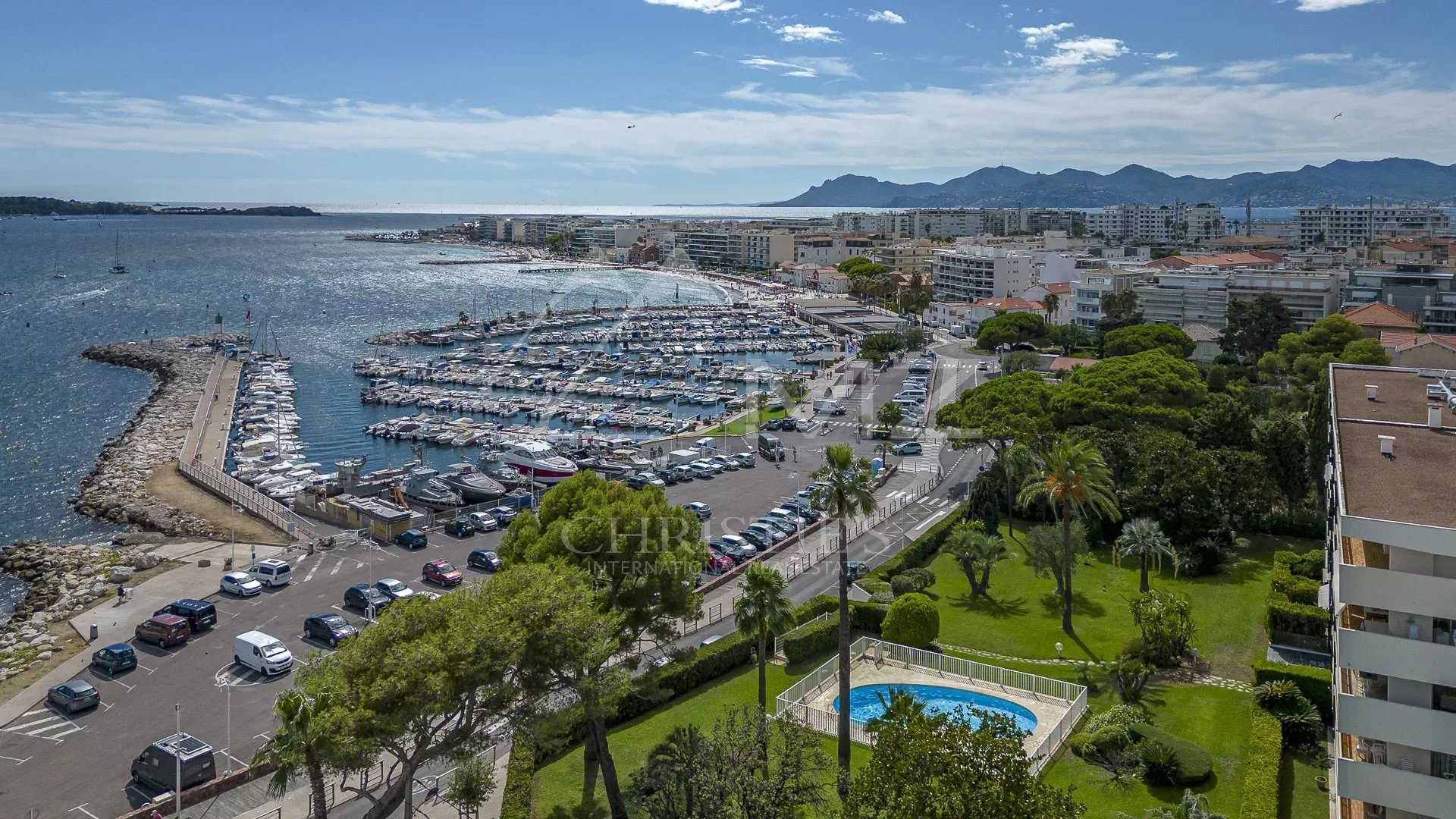 Osakehuoneisto sisään Cannes, Provence-Alpes-Cote d'Azur 11669995