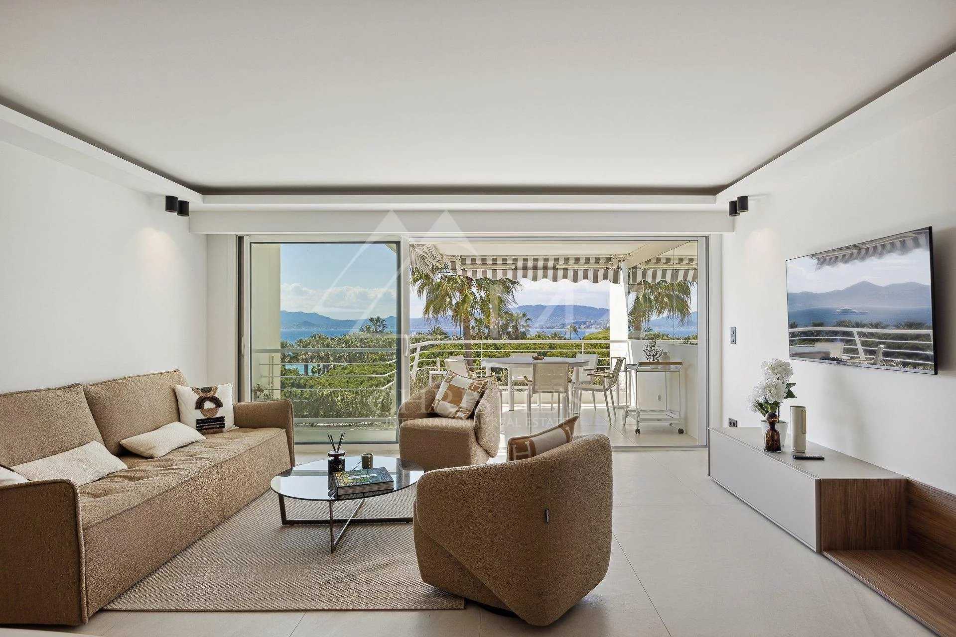 Condominium in Cannes, Provence-Alpes-Cote d'Azur 11669997