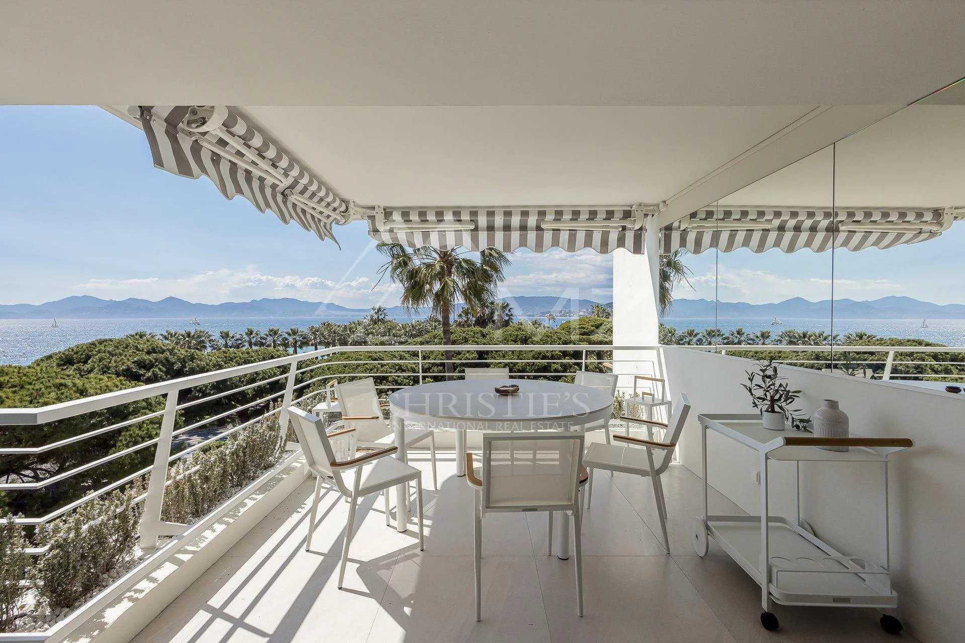 Condominium in Cannes, Provence-Alpes-Côte d'Azur 11669997