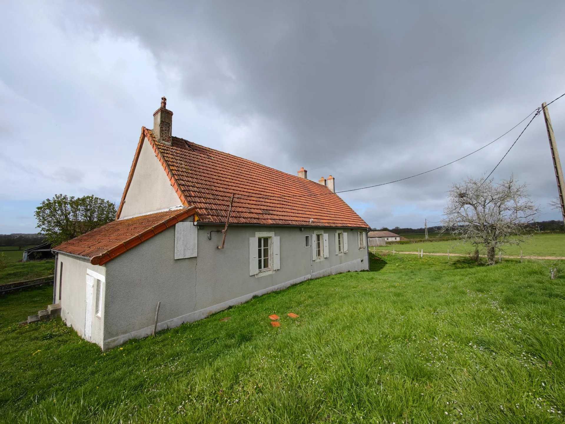 House in Thaix, Bourgogne-Franche-Comte 11670024