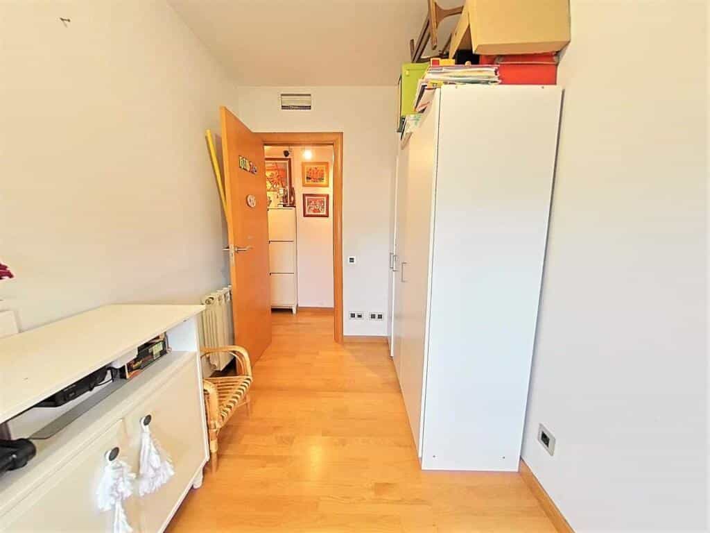 公寓 在 Viladecans, Catalunya 11670891