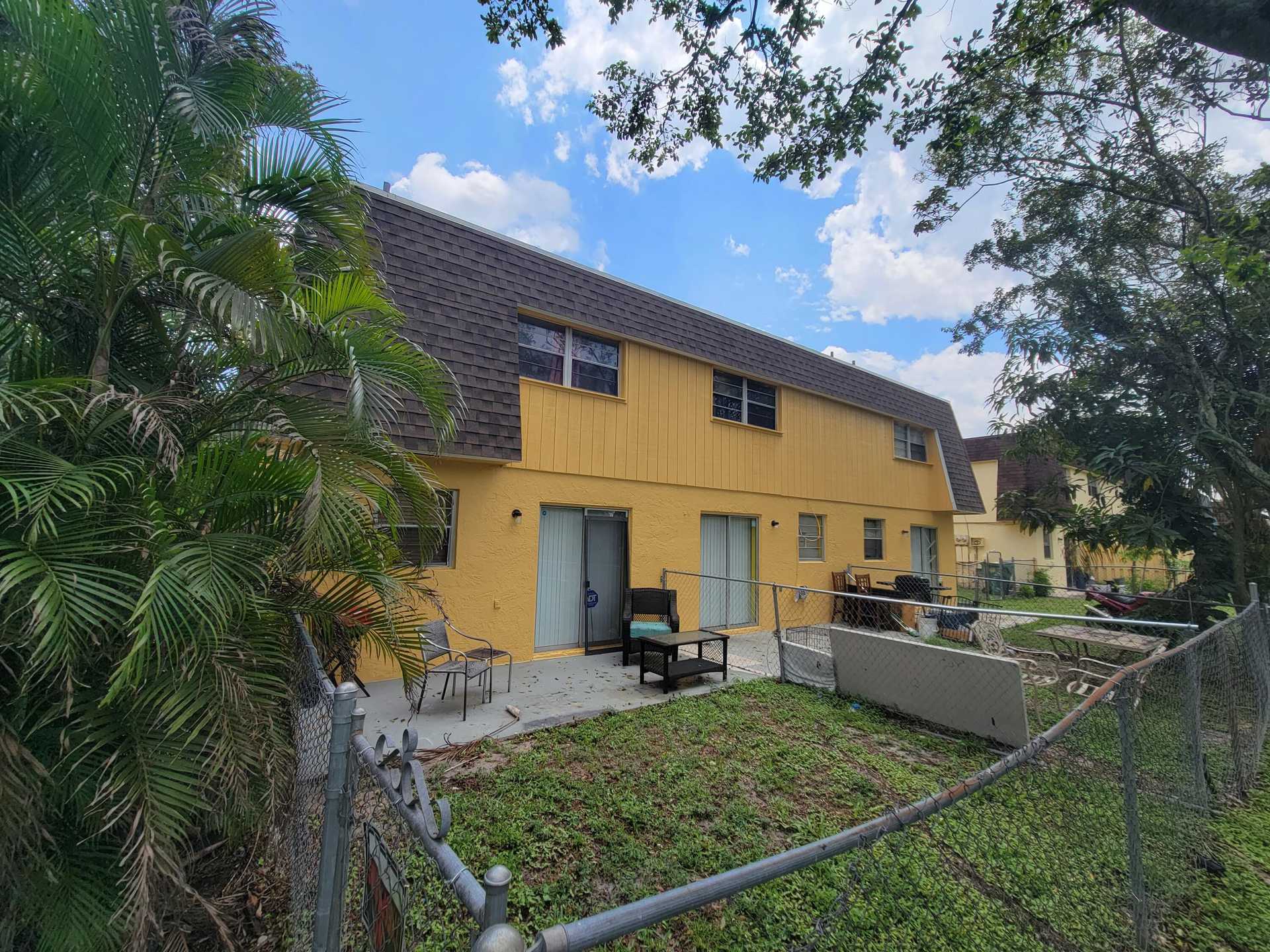 Mehrfamilienhaus im Lauderhill, Florida 11670925