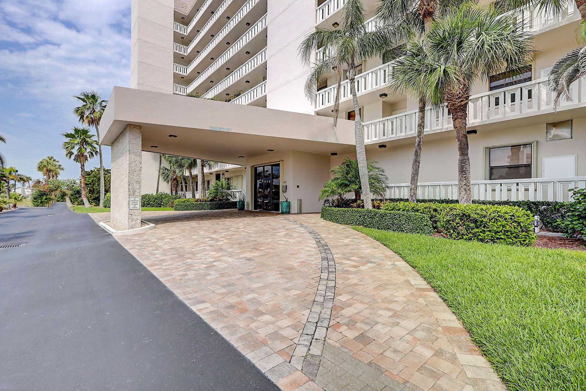 Condominium in Queens Cove, Florida 11671157