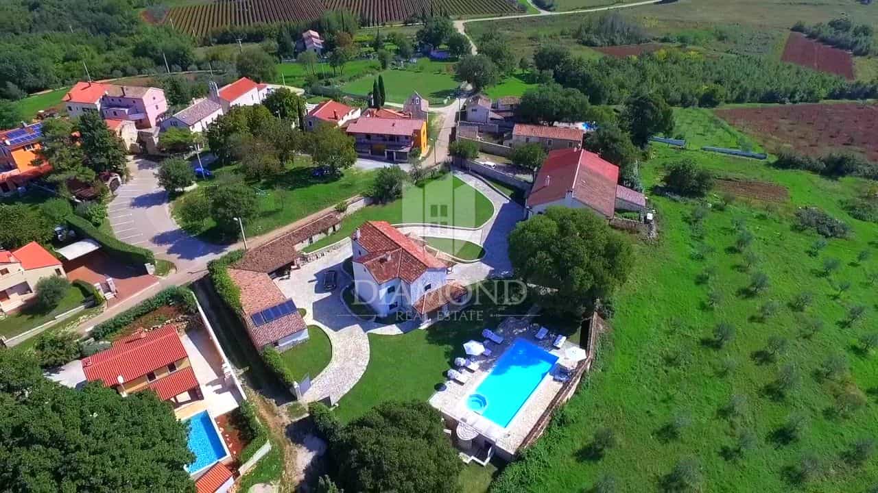 मकान में Poreč, Istria County 11671745