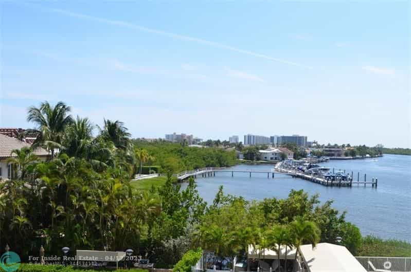 Condominium in Hoogland strand, Florida 11679175