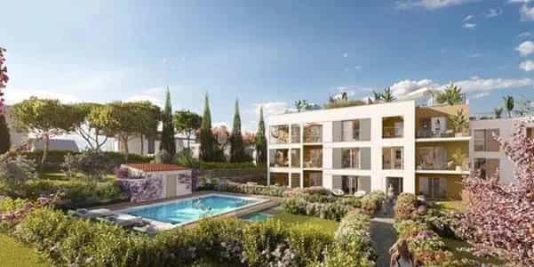 Condominium in Juan-les-Pins, Provence-Alpes-Cote d'Azur 11679190