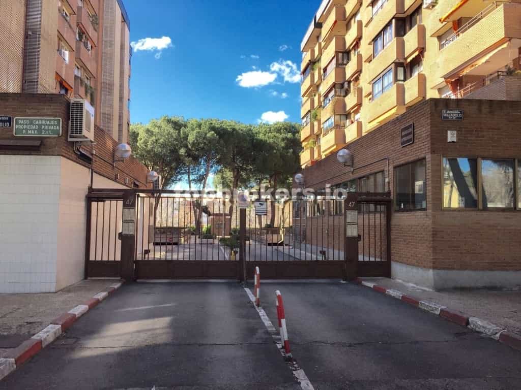 Condominium in Madrid, Comunidad de Madrid 11680764