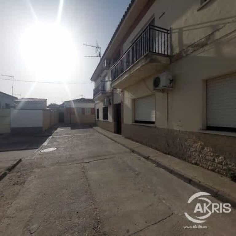 Condominium in Esquivias, Castilla-La Mancha 11680788