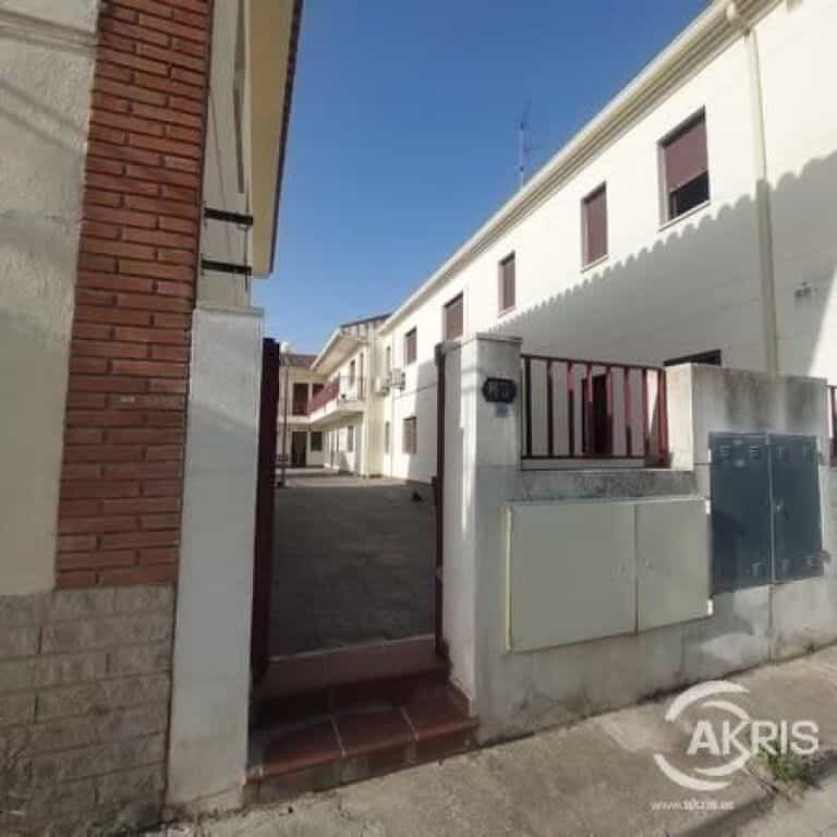Condominium in Esquivias, Castille-La Mancha 11680788