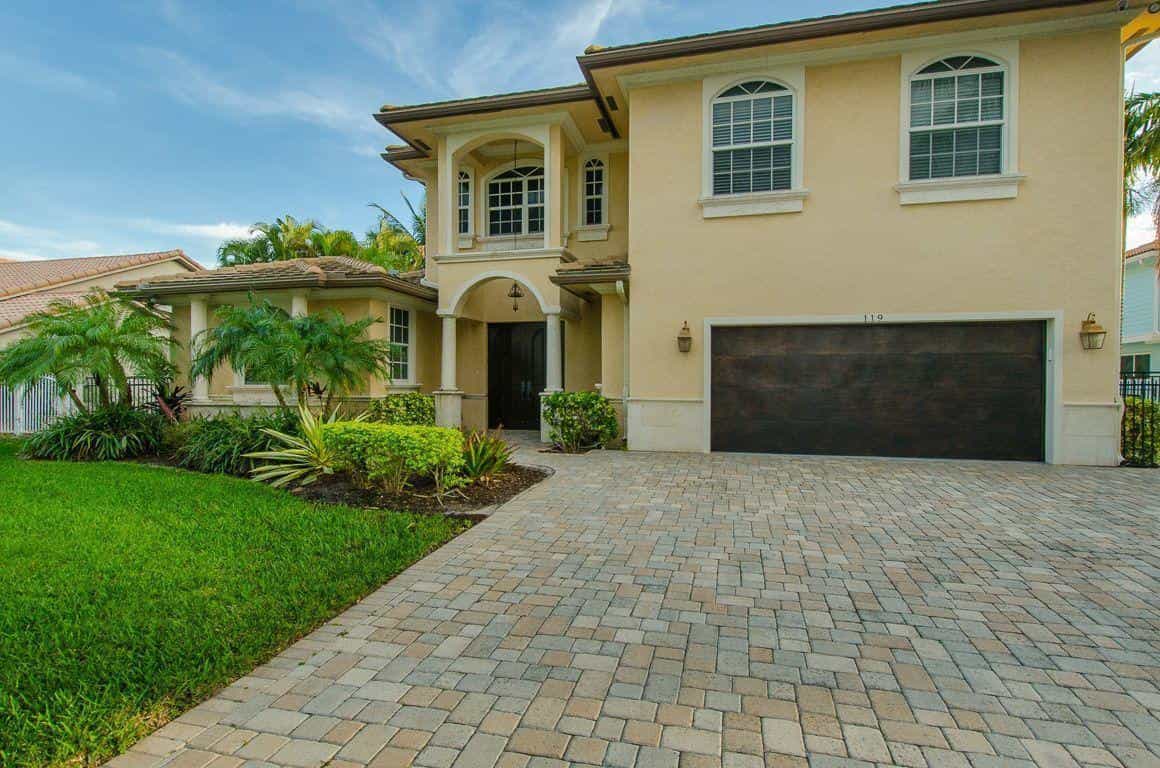 House in Hypoluxo, Florida 11680806