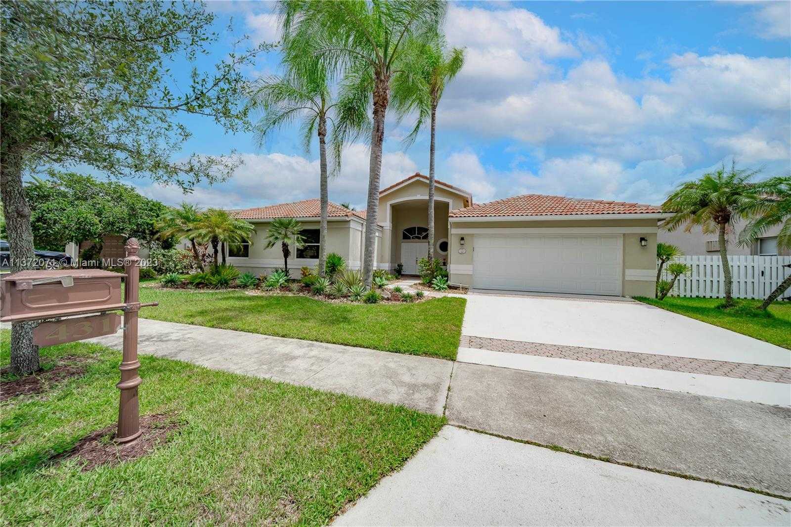 House in Weston, Florida 11680815