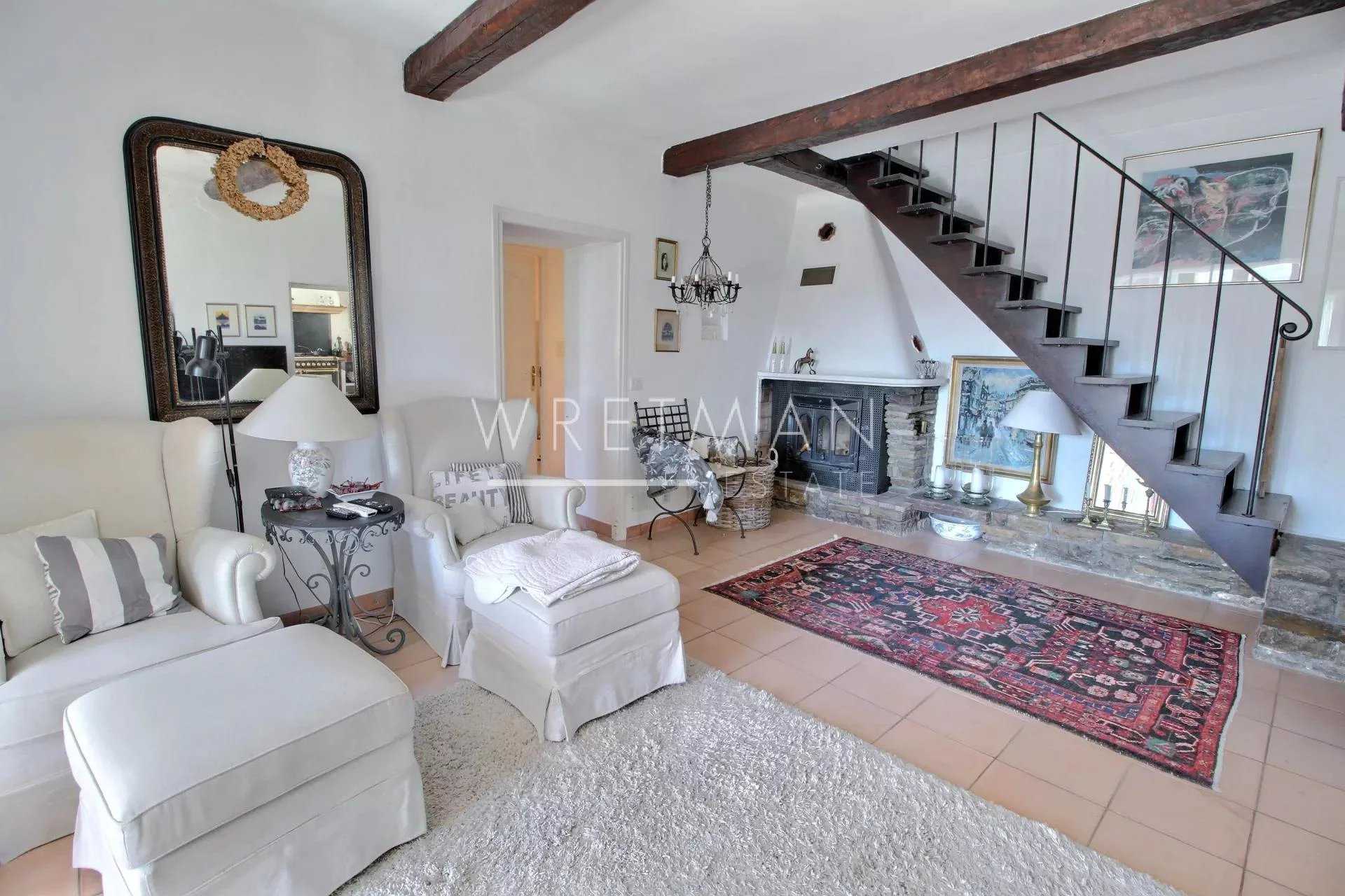 Talo sisään Fayence, Provence-Alpes-Cote d'Azur 11680840