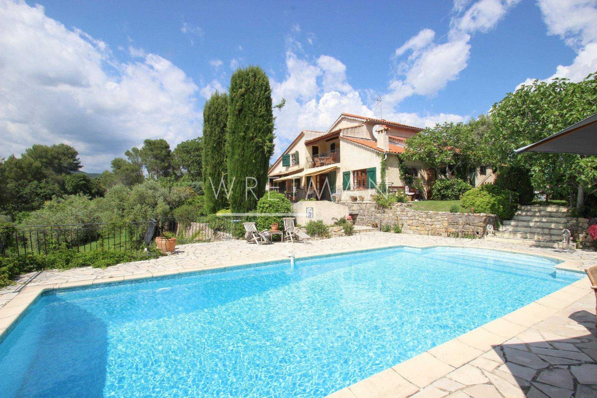 Talo sisään Fayence, Provence-Alpes-Cote d'Azur 11680840