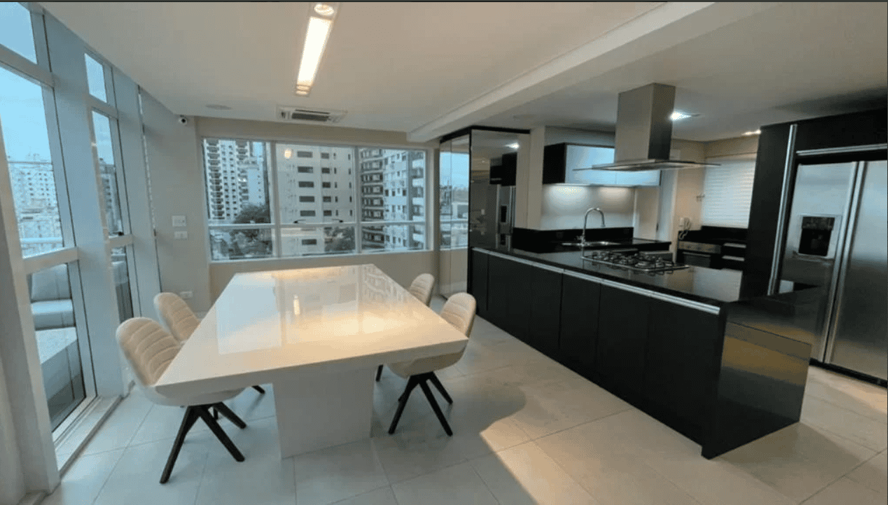 Condominium in Florianopolis, 5228-5256 Avenida Beira Mar Norte 11681225