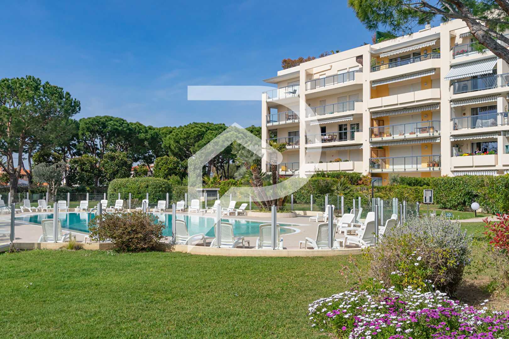 Condominium in Cagnes-sur-Mer, Provence-Alpes-Côte d'Azur 11682723