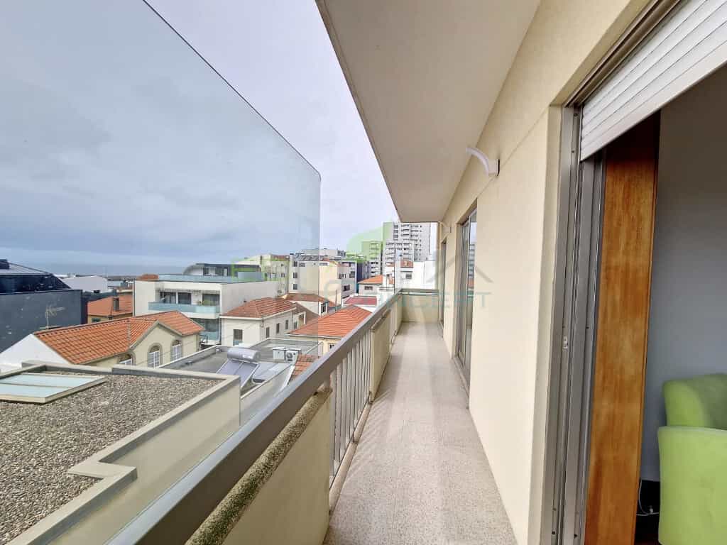 Condominium in Espinho, Aveiro District 11682998