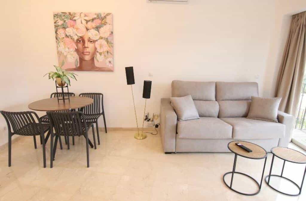 Condominium in Alhaurin de la Torre, Andalusia 11683312