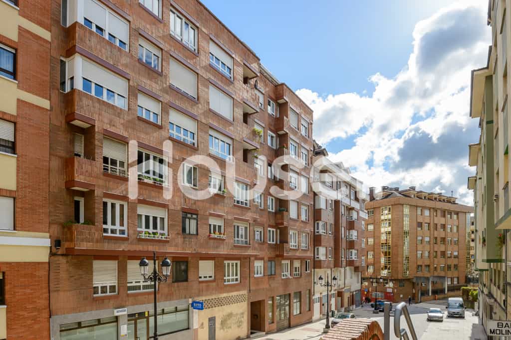 公寓 在 Oviedo, Principado de Asturias 11683337