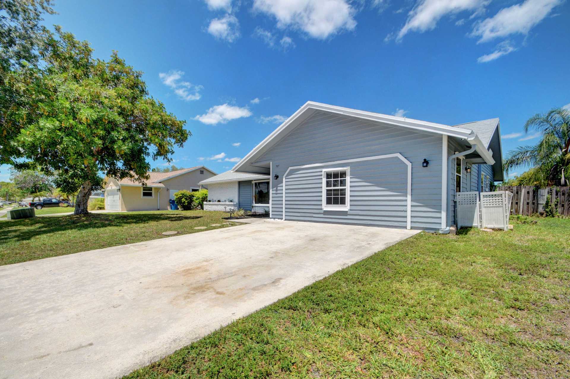 House in Royal Palm Beach, Florida 11683350