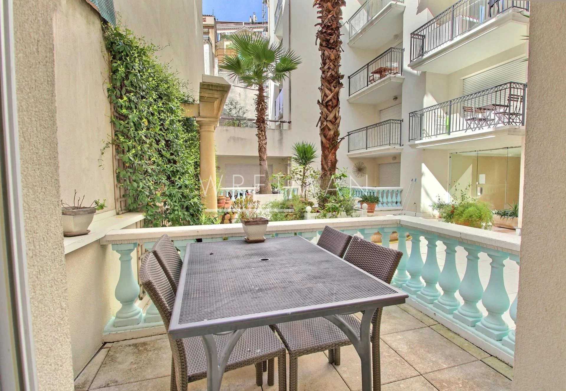 Condominium in Cannes, Provence-Alpes-Côte d'Azur 11683357
