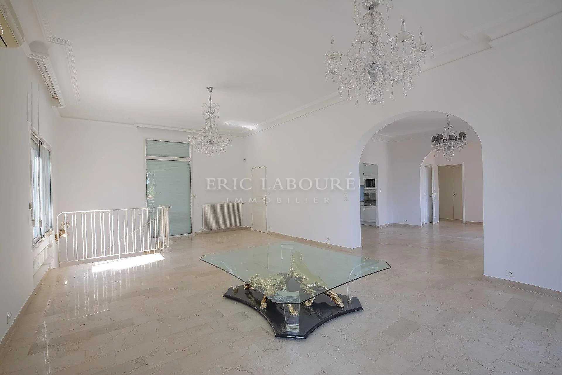 Residential in Cannes, Alpes-Maritimes 11683367