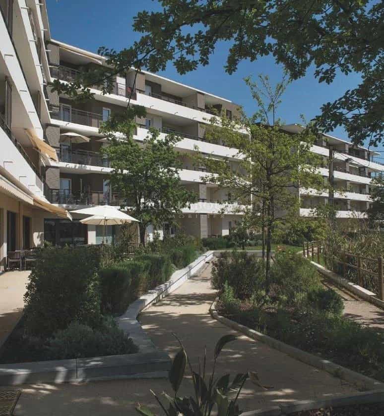 Condominium in Fréjus, Provence-Alpes-Côte d'Azur 11683380