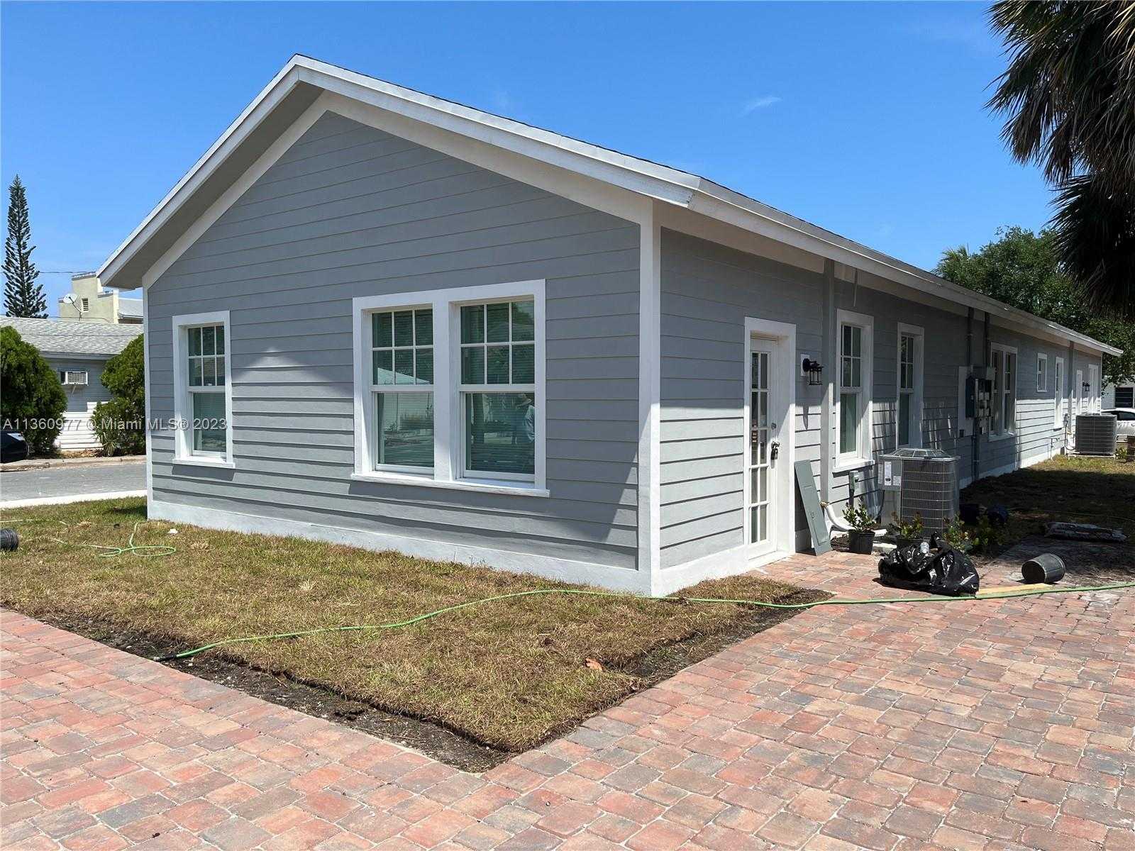 House in Lake Worth, Florida 11683404