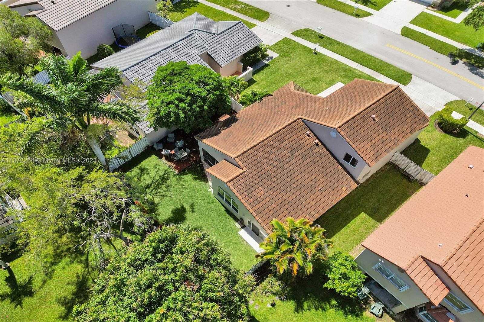 House in Pembroke Pines, Florida 11683411