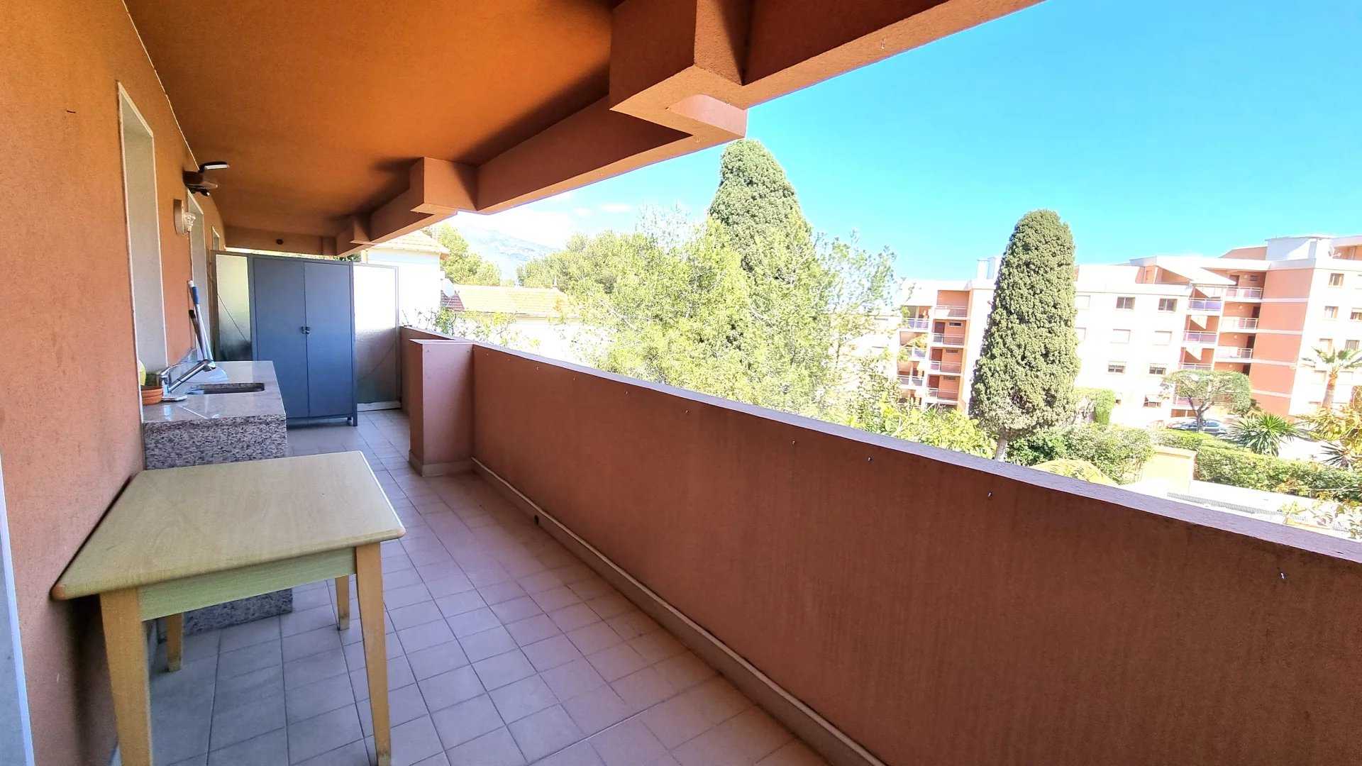 Condominium in Roquebrune-Cap-Martin, Alpes-Maritimes 11683435