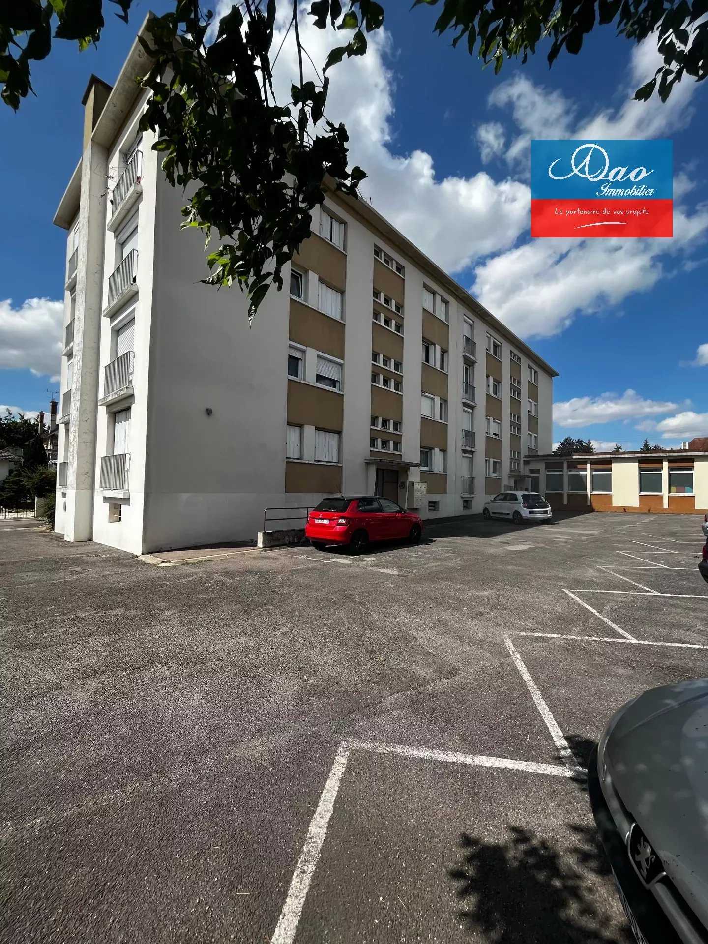 Condominium in Sainte-Savine, Aube 11683465