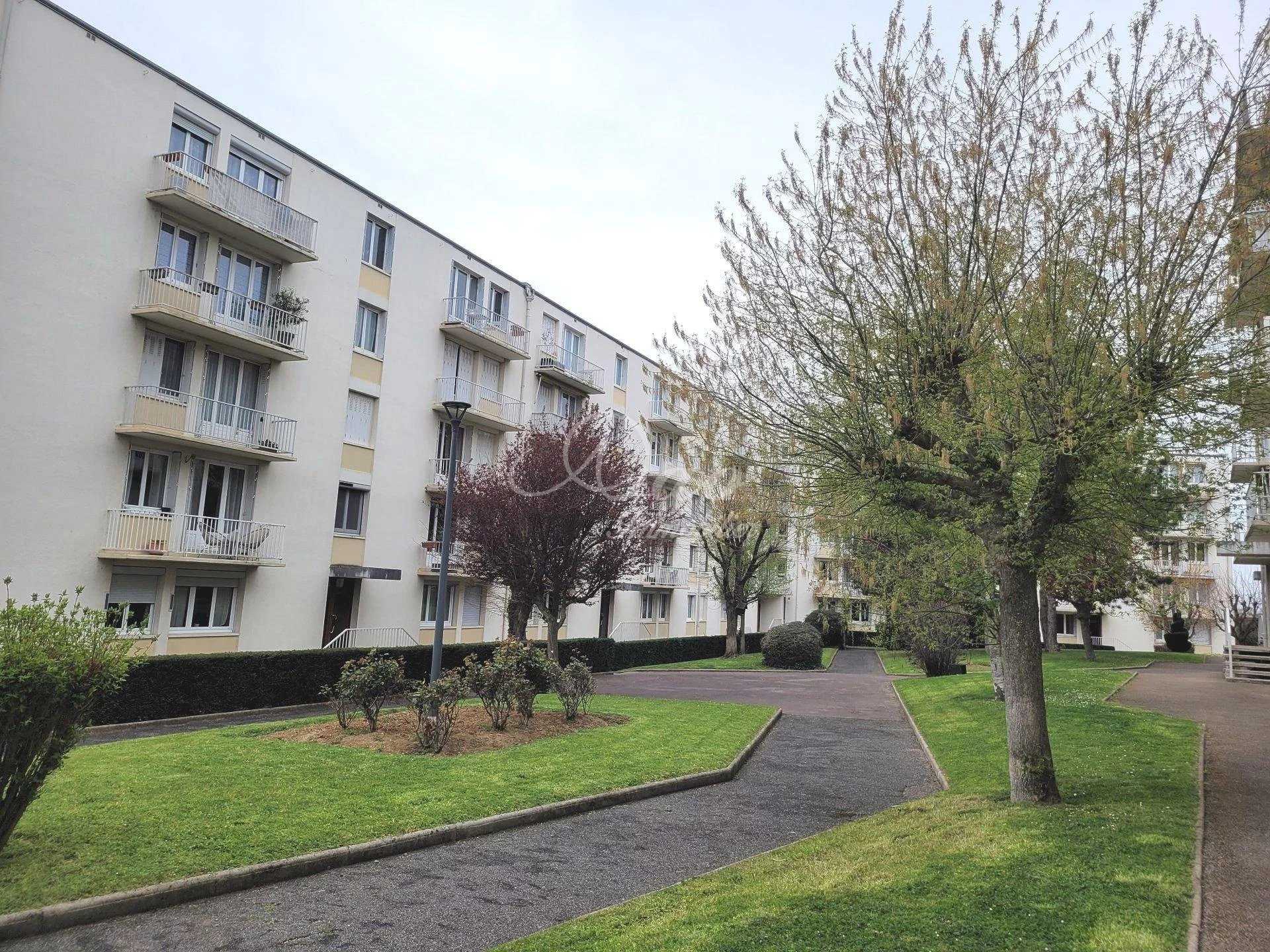 Condominium in Saint-André-les-Vergers, Aube 11683483