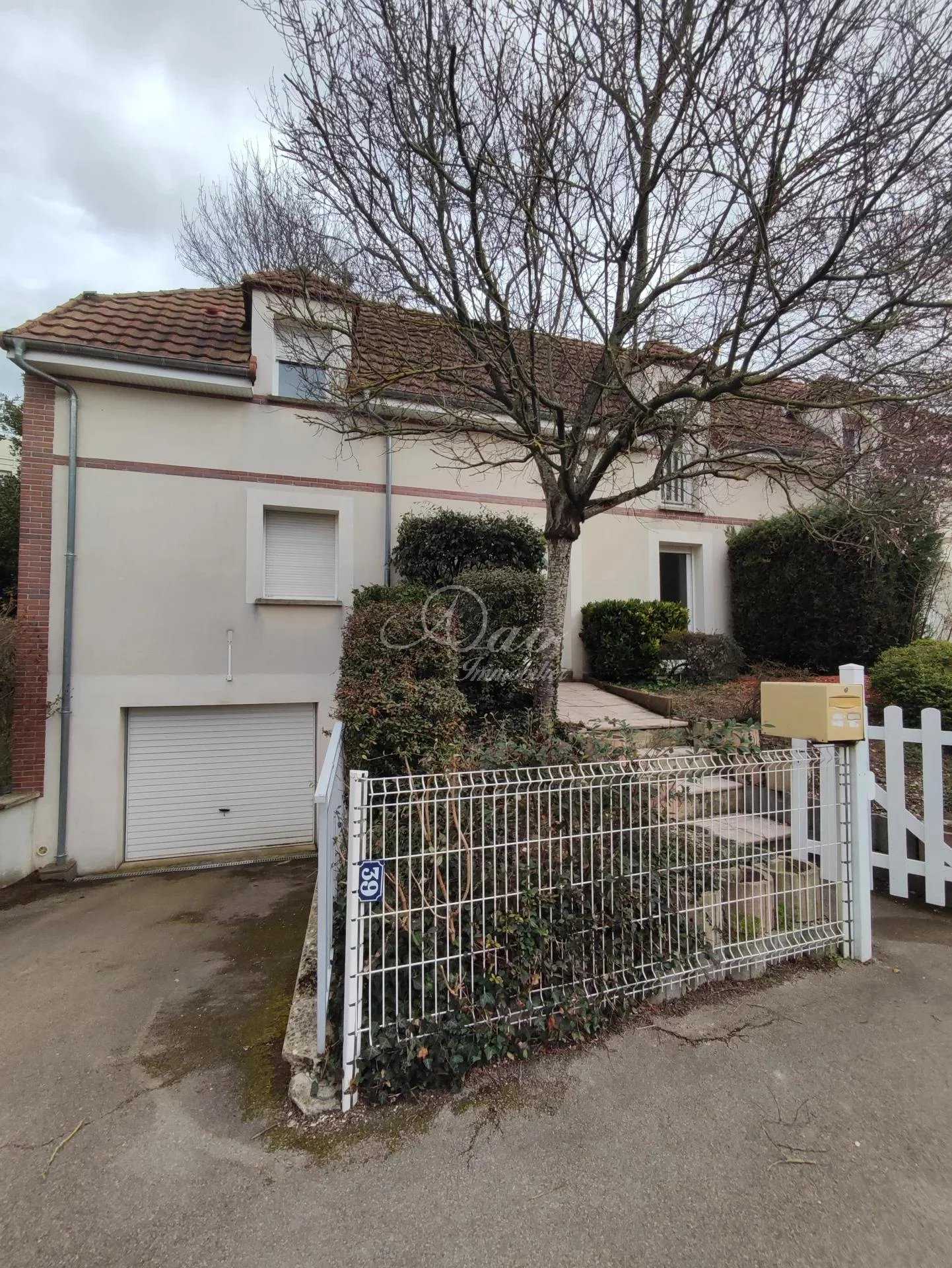 Huis in Saint-Andre-les-Vergers, Grand Est 11683485