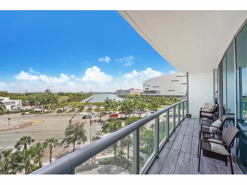 Condominium in Miami, Florida 11683663
