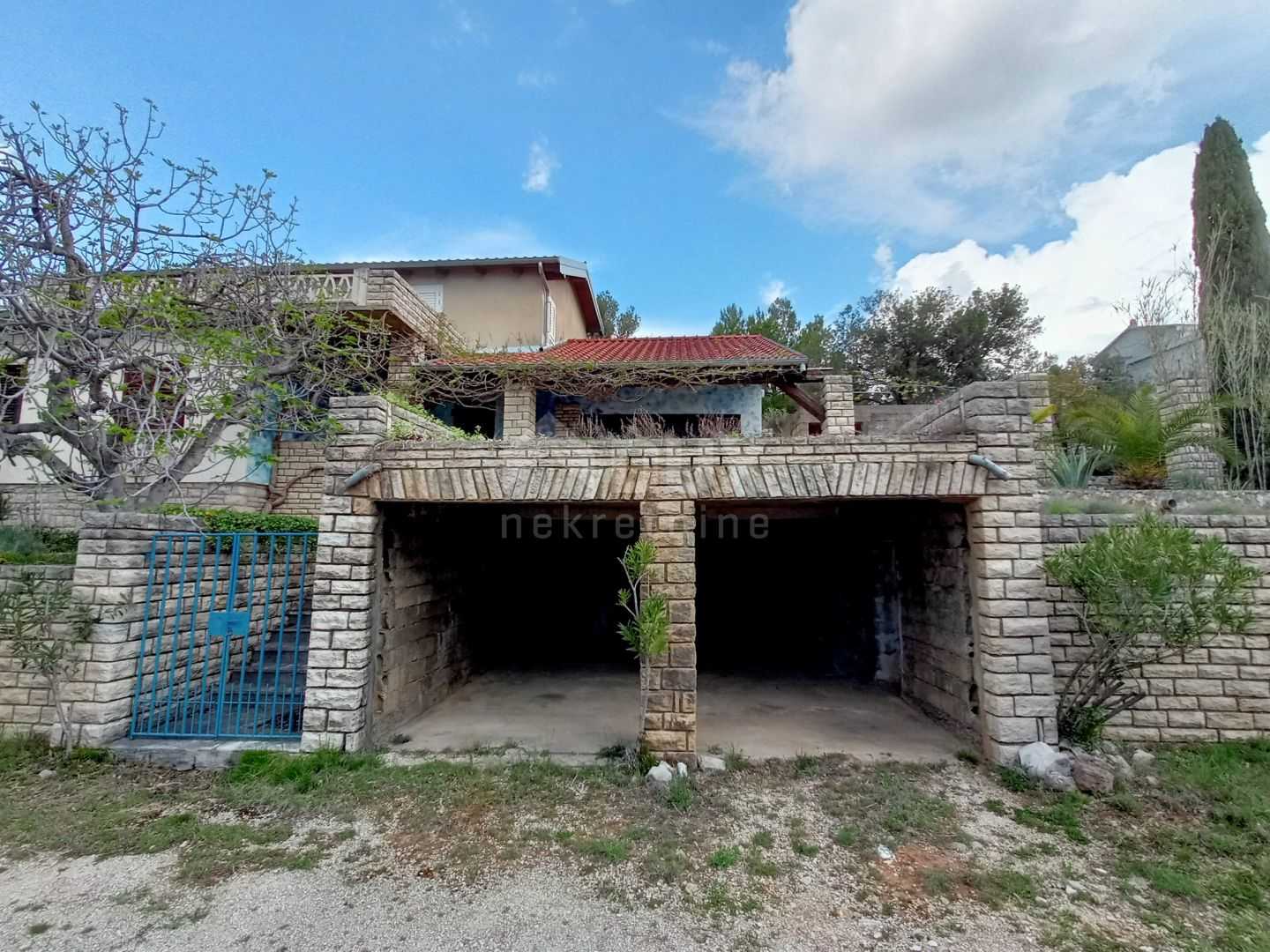 Hus i Posedarje, Zadarska županija 11683670