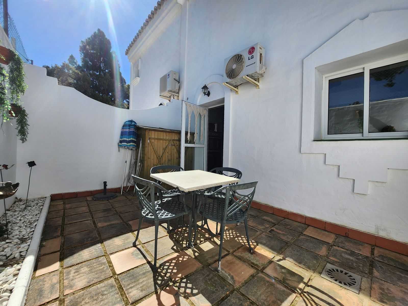 Useita taloja sisään Marbella, Andalucía 11683759